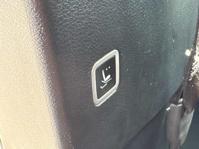 Used 2025 Chrysler Pacifica Limited FWD image 18