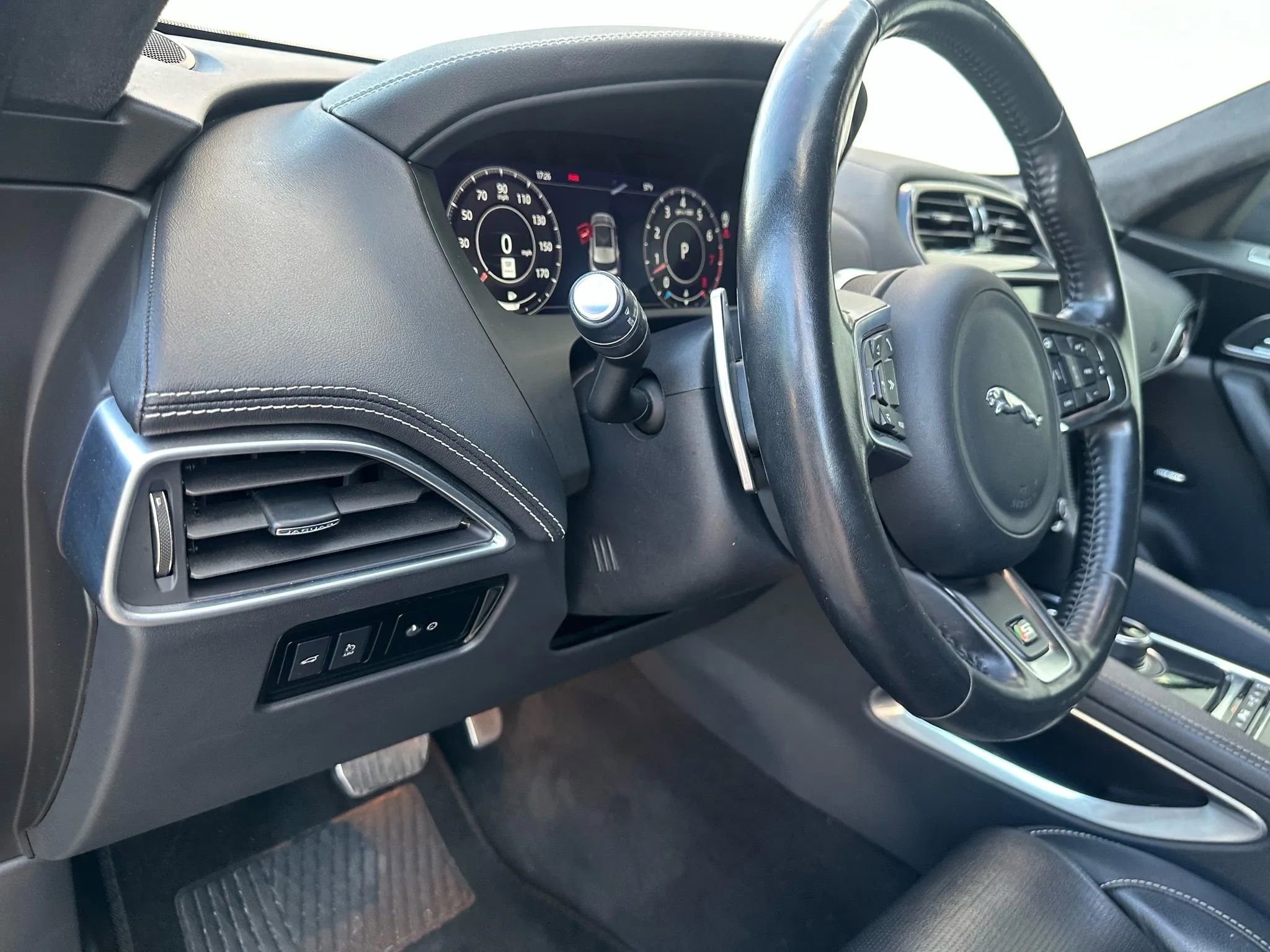 Used 2019 Jaguar F-PACE S AWD/4WD image 34