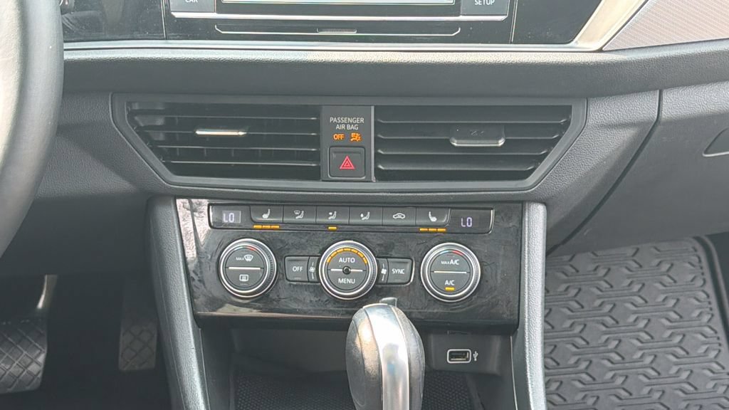 Used 2019 Volkswagen Jetta SE FWD image 14
