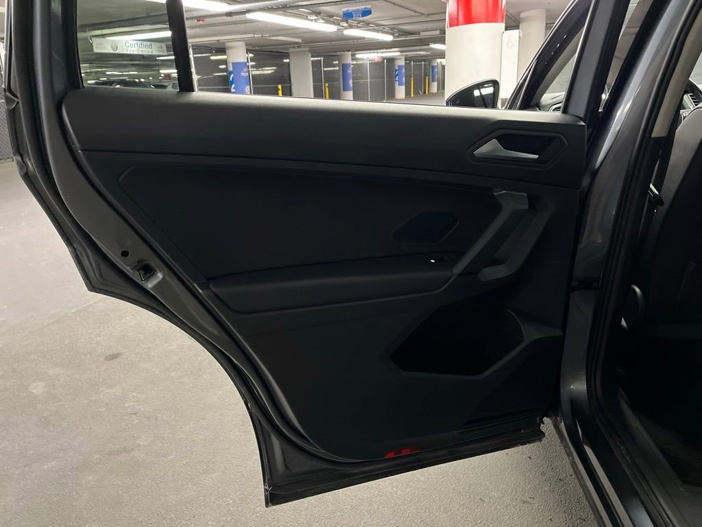 Used 2019 Volkswagen Tiguan SE w/ Panoramic Sunroof Package image 18