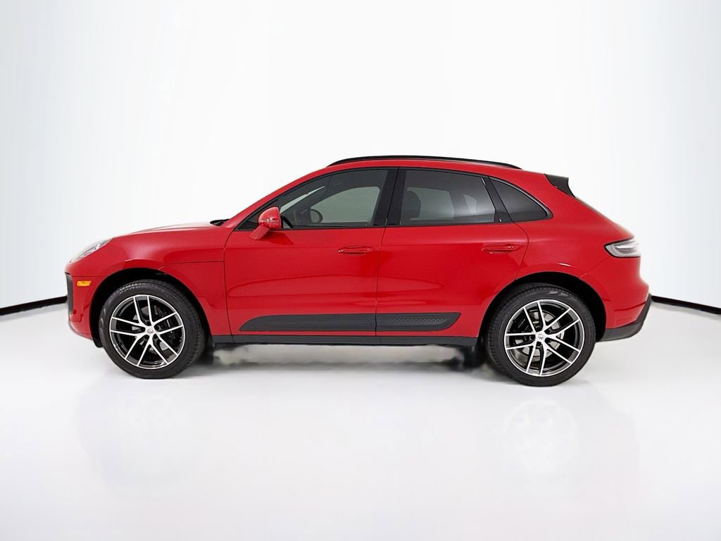 Certified 2025 Porsche Macan AWD/4WD image 2
