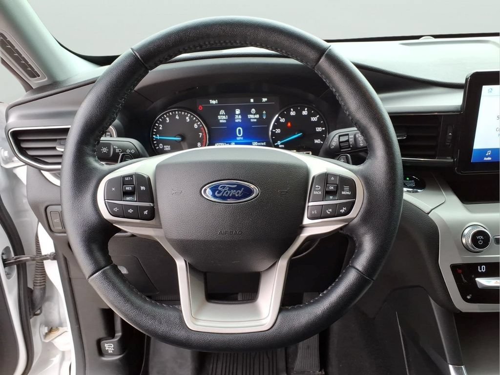 Used 2021 Ford Explorer XLT w/ Equipment Group 202A AWD/4WD image 18