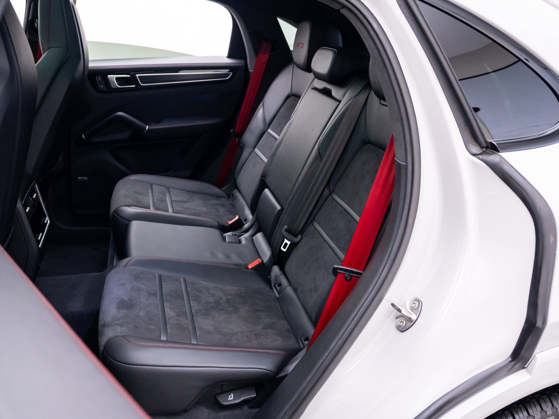 Used 2022 Porsche Cayenne GTS AWD/4WD image 19