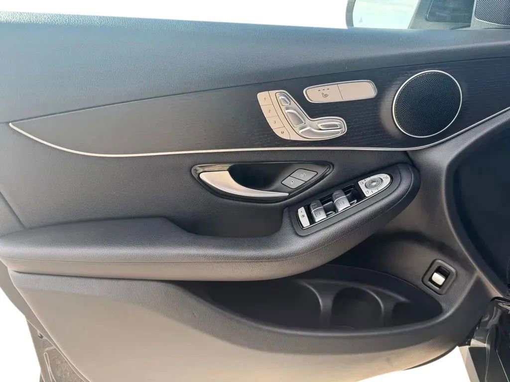 Used 2022 Mercedes-Benz GLC 300 4MATIC image 11