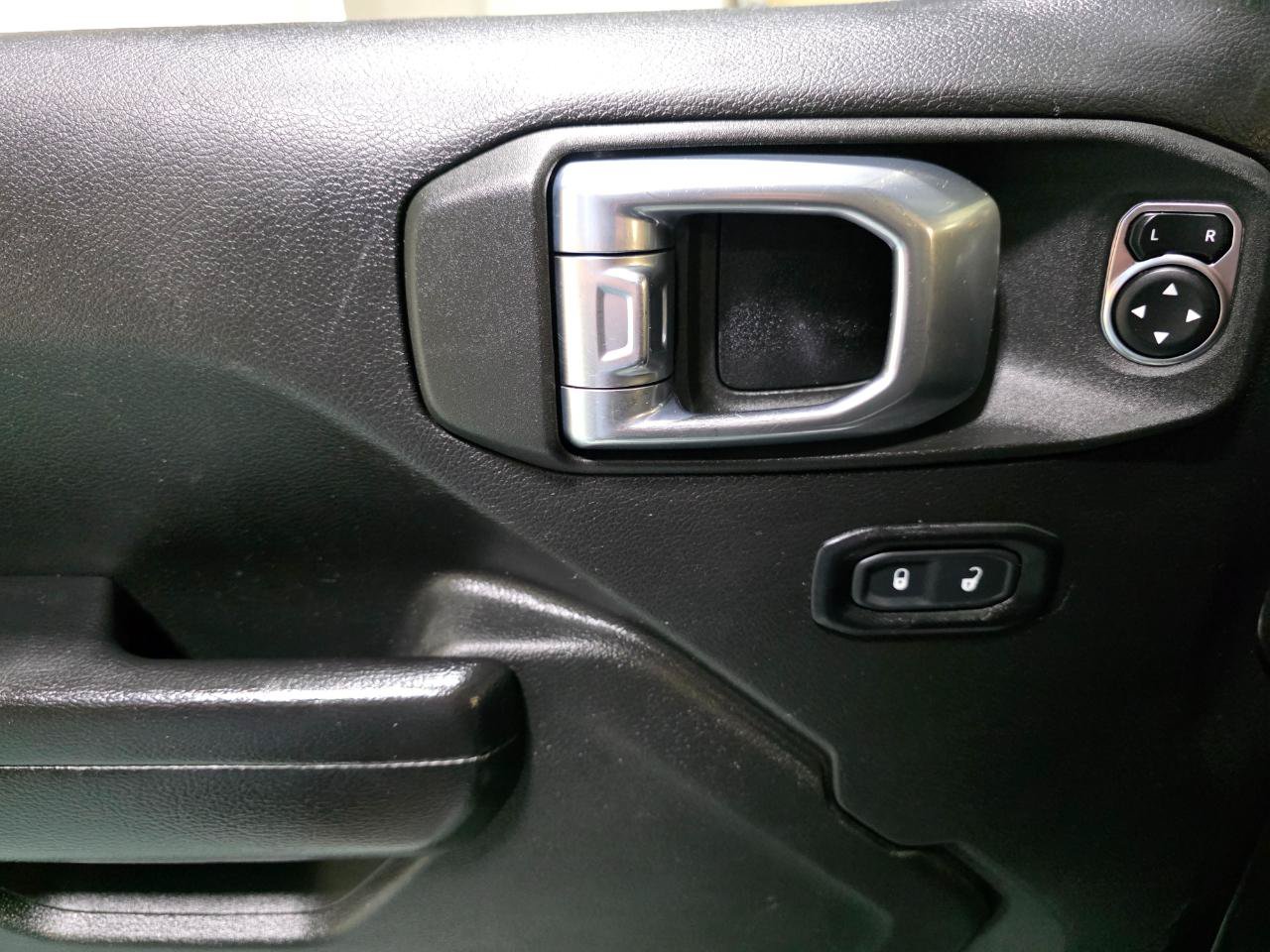 Used 2021 Jeep Gladiator Sport AWD/4WD image 18