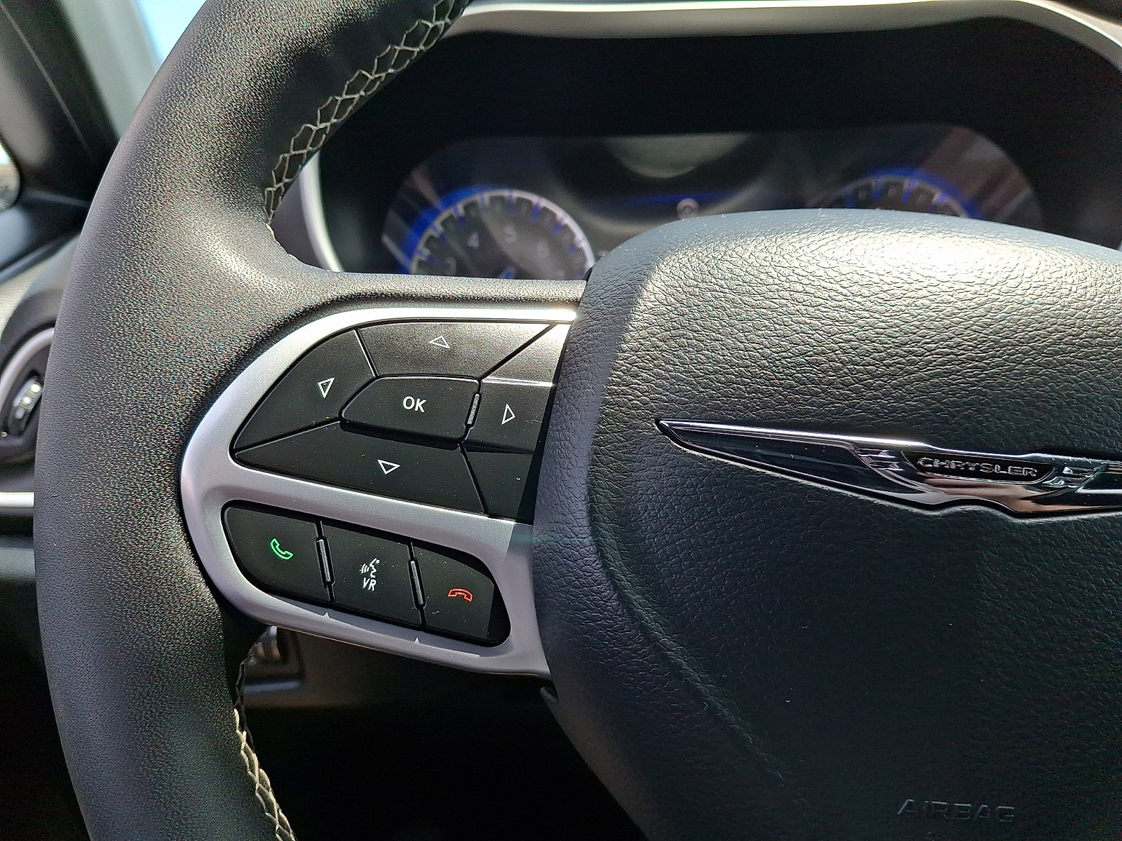 Used 2025 Chrysler Pacifica Select FWD image 17