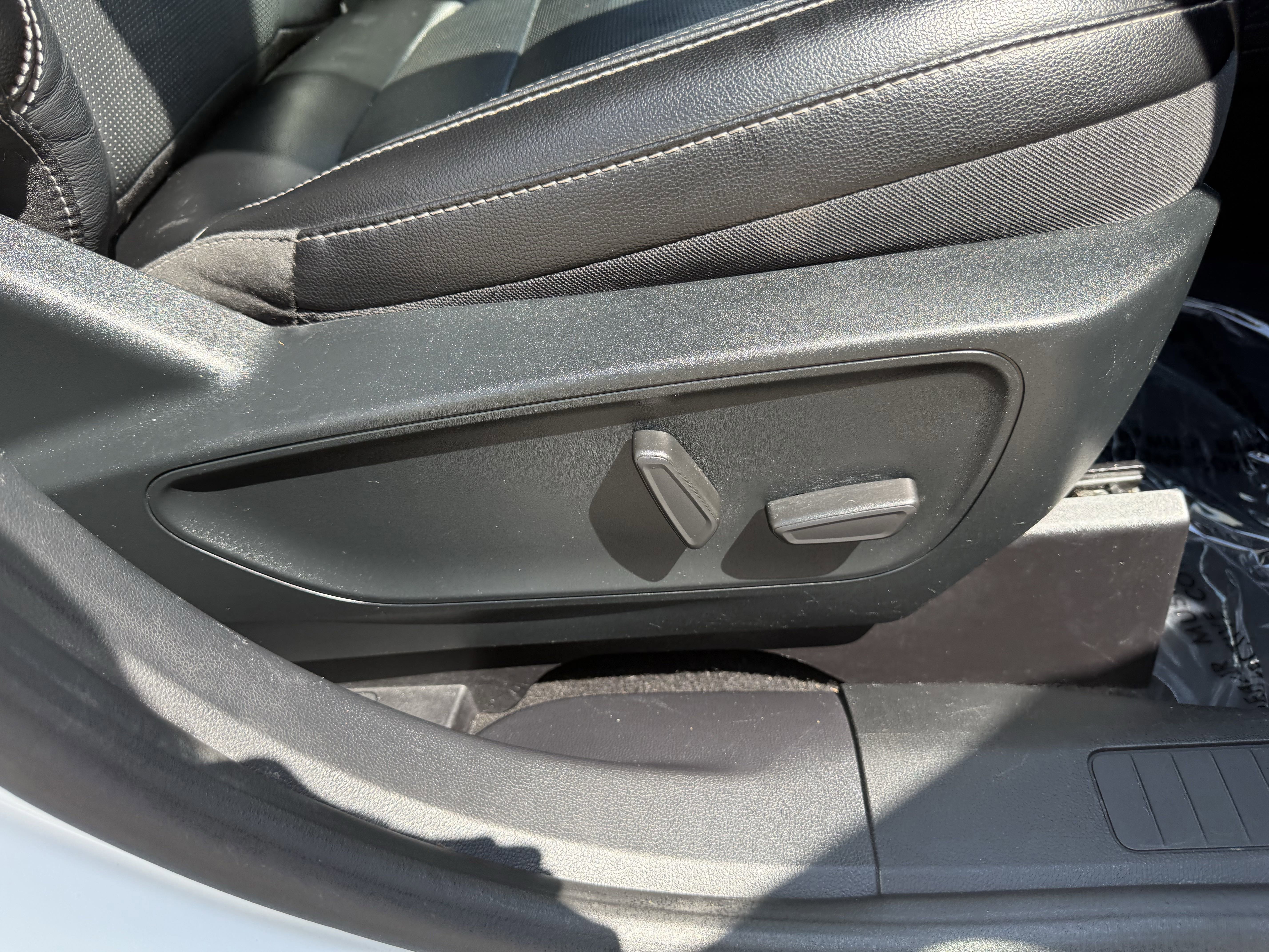 Used 2020 Ford Escape Titanium image 48