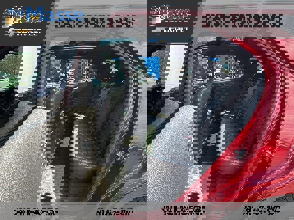 Used 2023 Chevrolet Equinox RS w/ RS Leather Package image 17