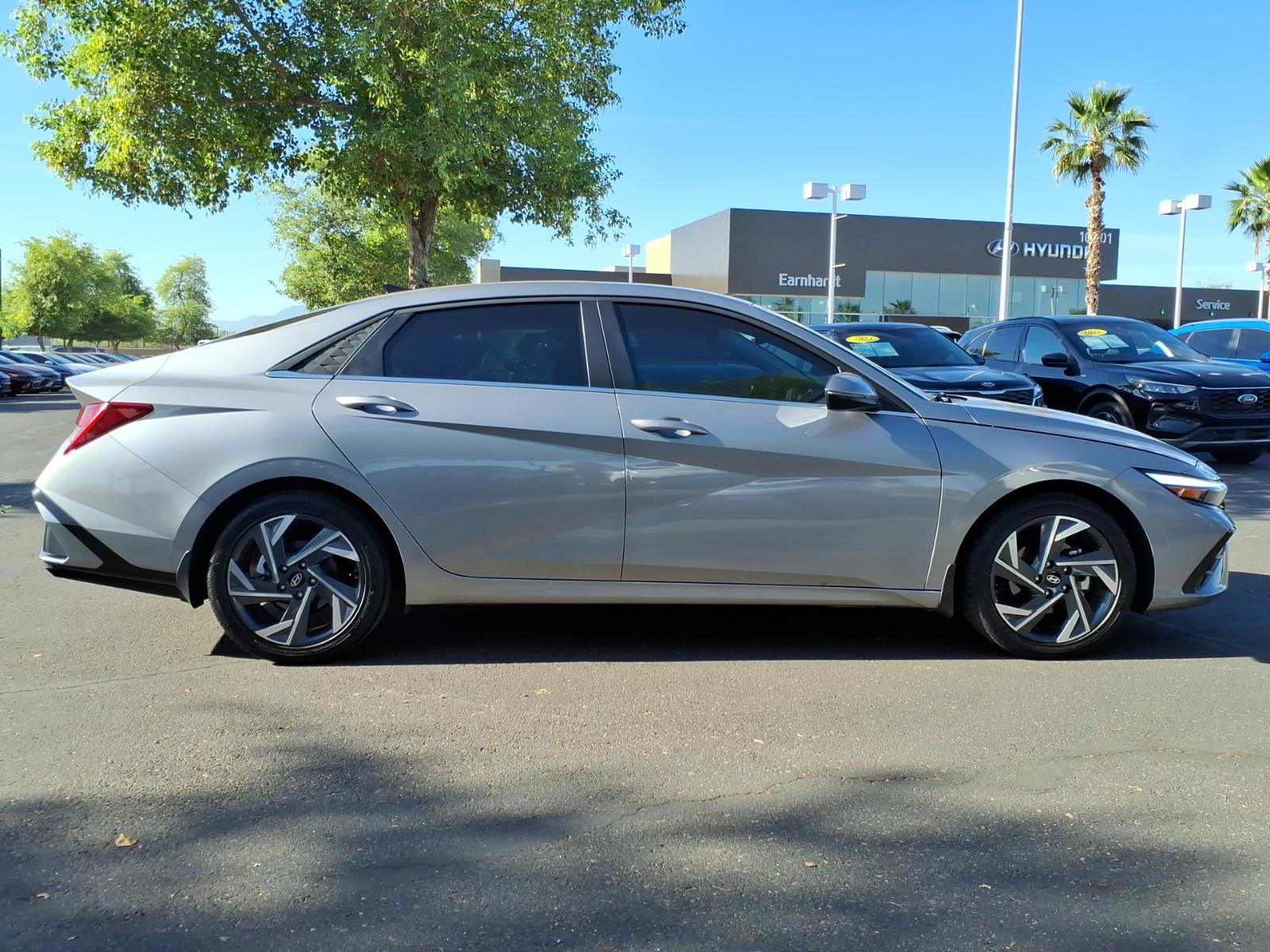 Certified 2025 Hyundai Elantra Limited FWD image 6