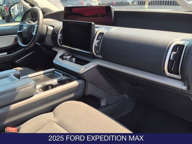 Used 2025 Ford Expedition Max Active AWD/4WD image 26