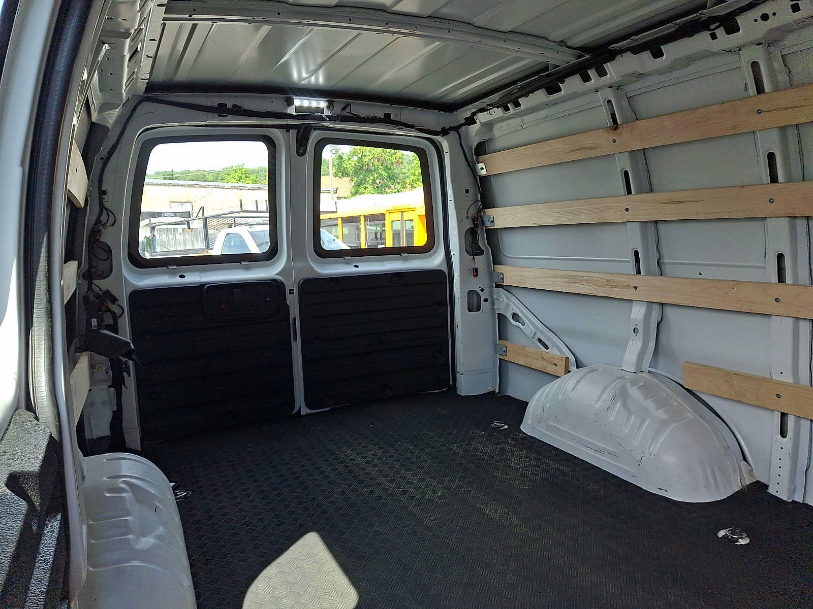 Used 2025 Chevrolet Express 2500 w/ Driver Convenience Package RWD image 10