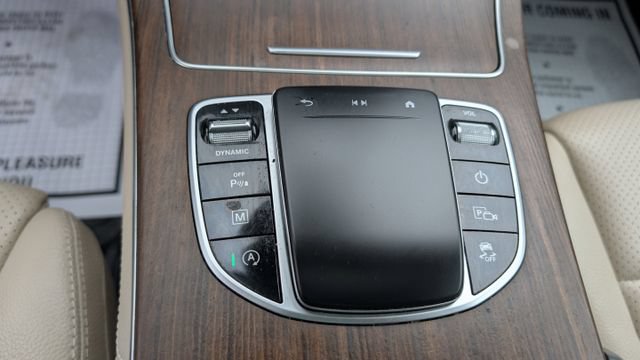 Used 2021 Mercedes-Benz GLC 300 4MATIC image 24