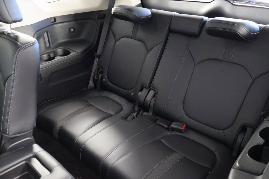 Used 2025 Honda Pilot EX-L image 9