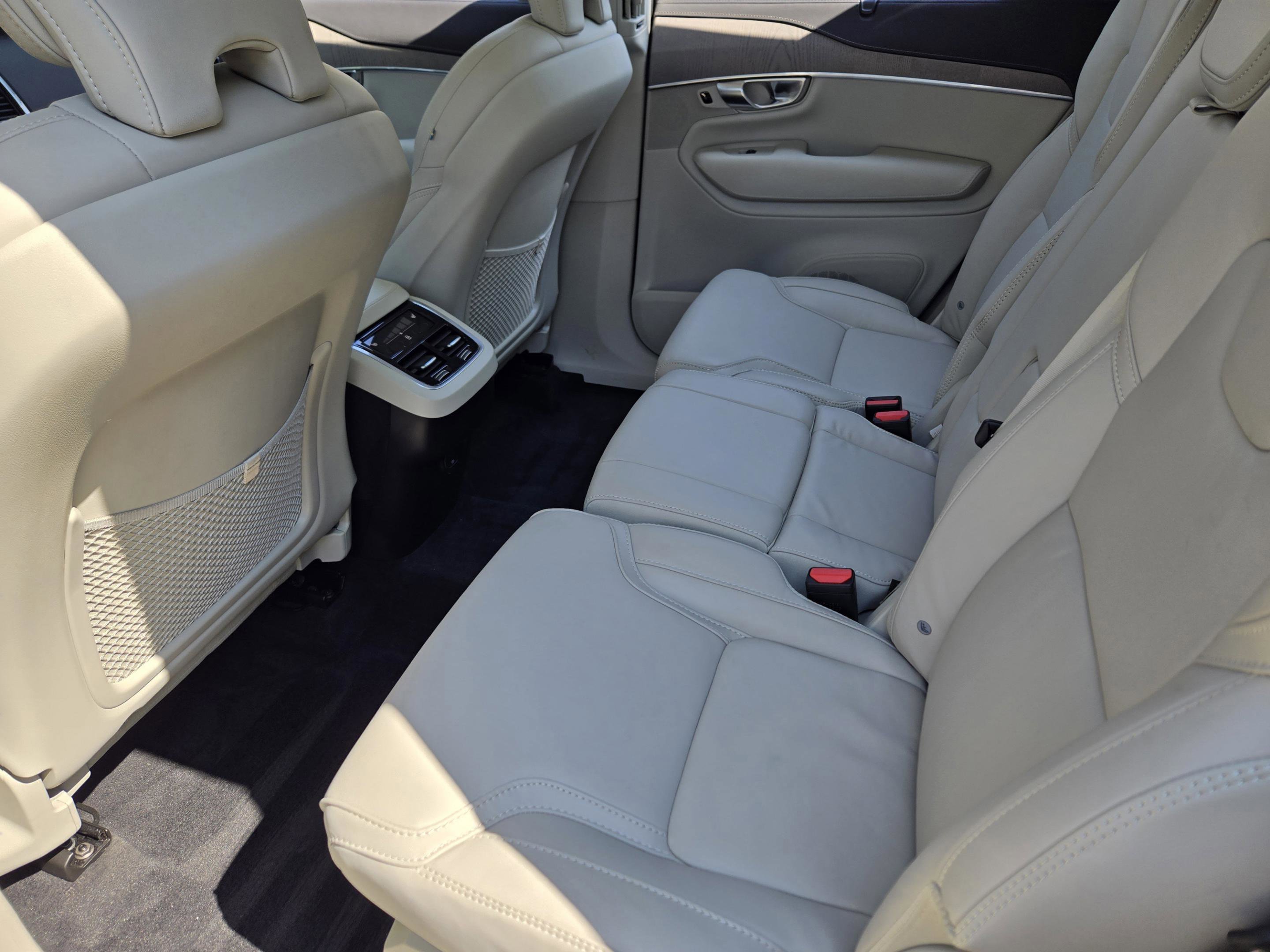 Used 2025 Volvo XC90 B5 Ultra w/ Protection Package Premier image 31