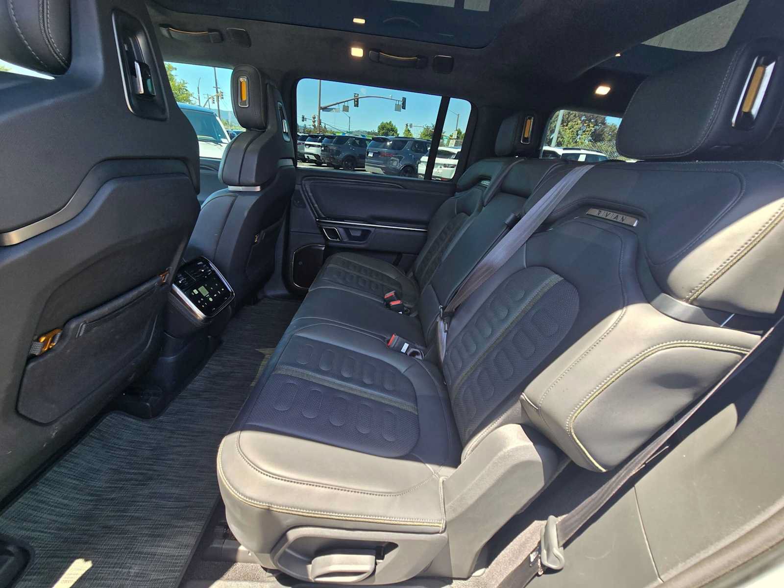 Used 2023 Rivian R1S Launch Edition AWD/4WD image 19
