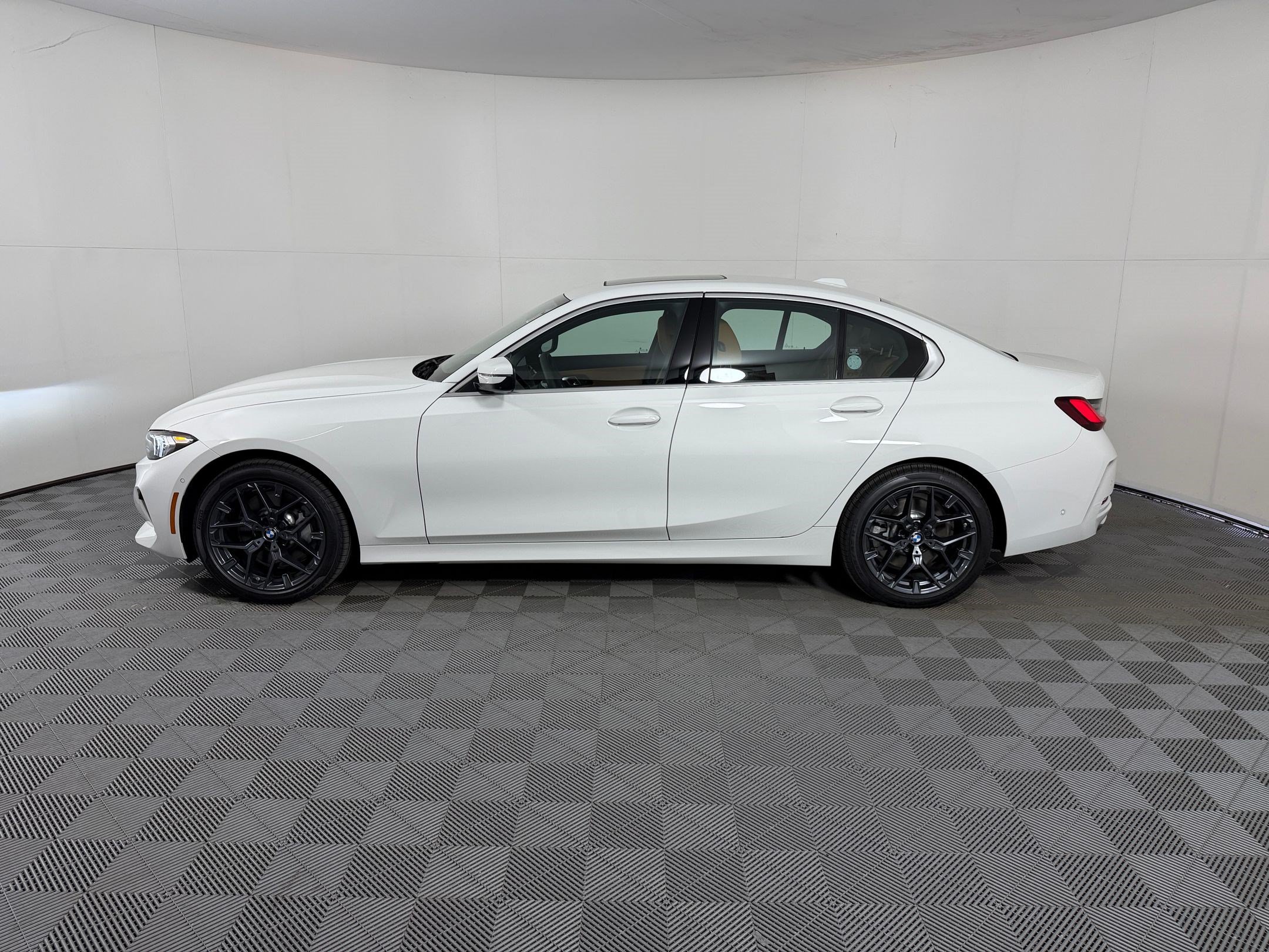 Used 2026 BMW 330i Sedan w/ Premium Package RWD image 2