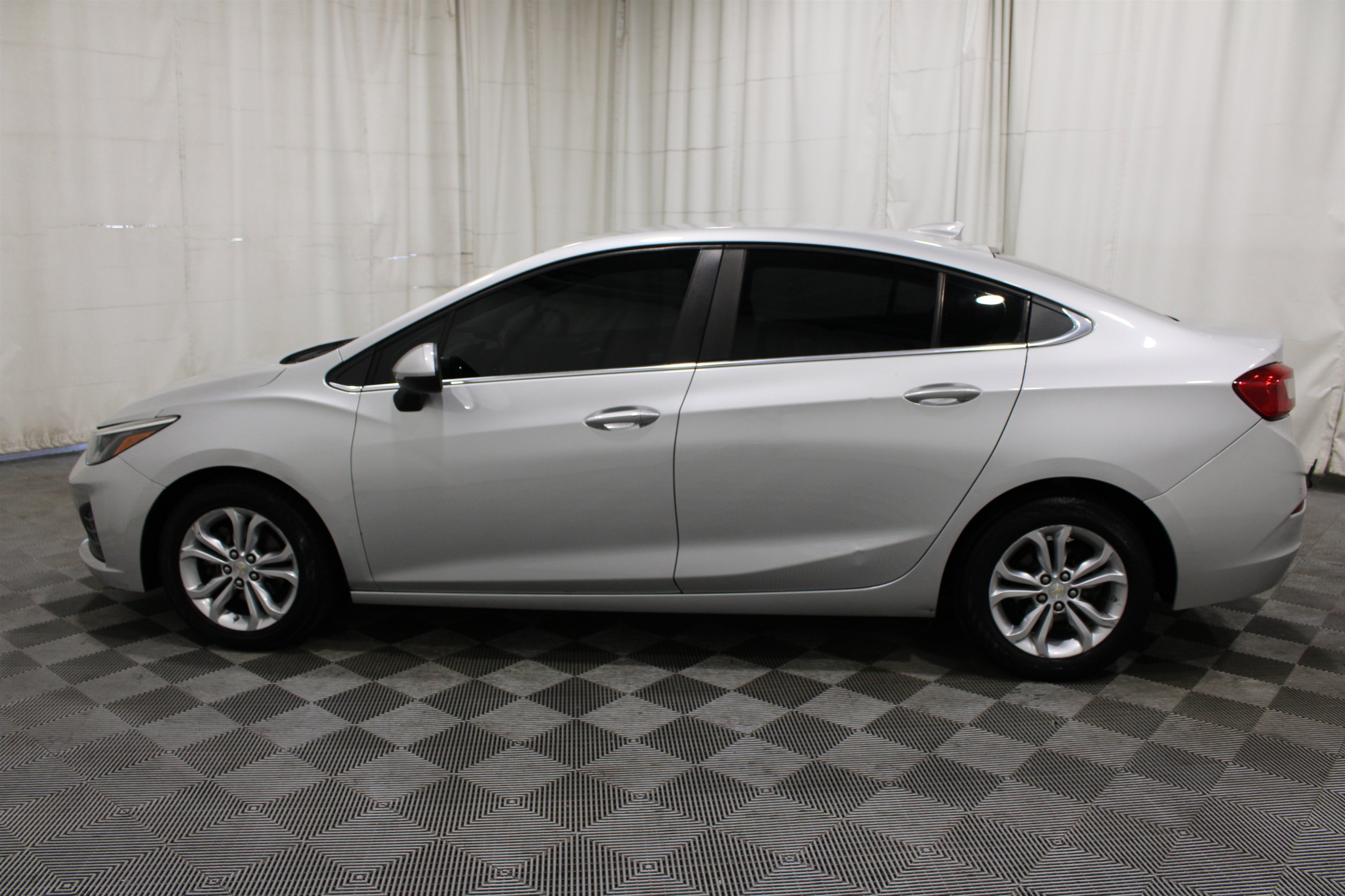 Used 2019 Chevrolet Cruze LT w/ Convenience Package FWD image 33