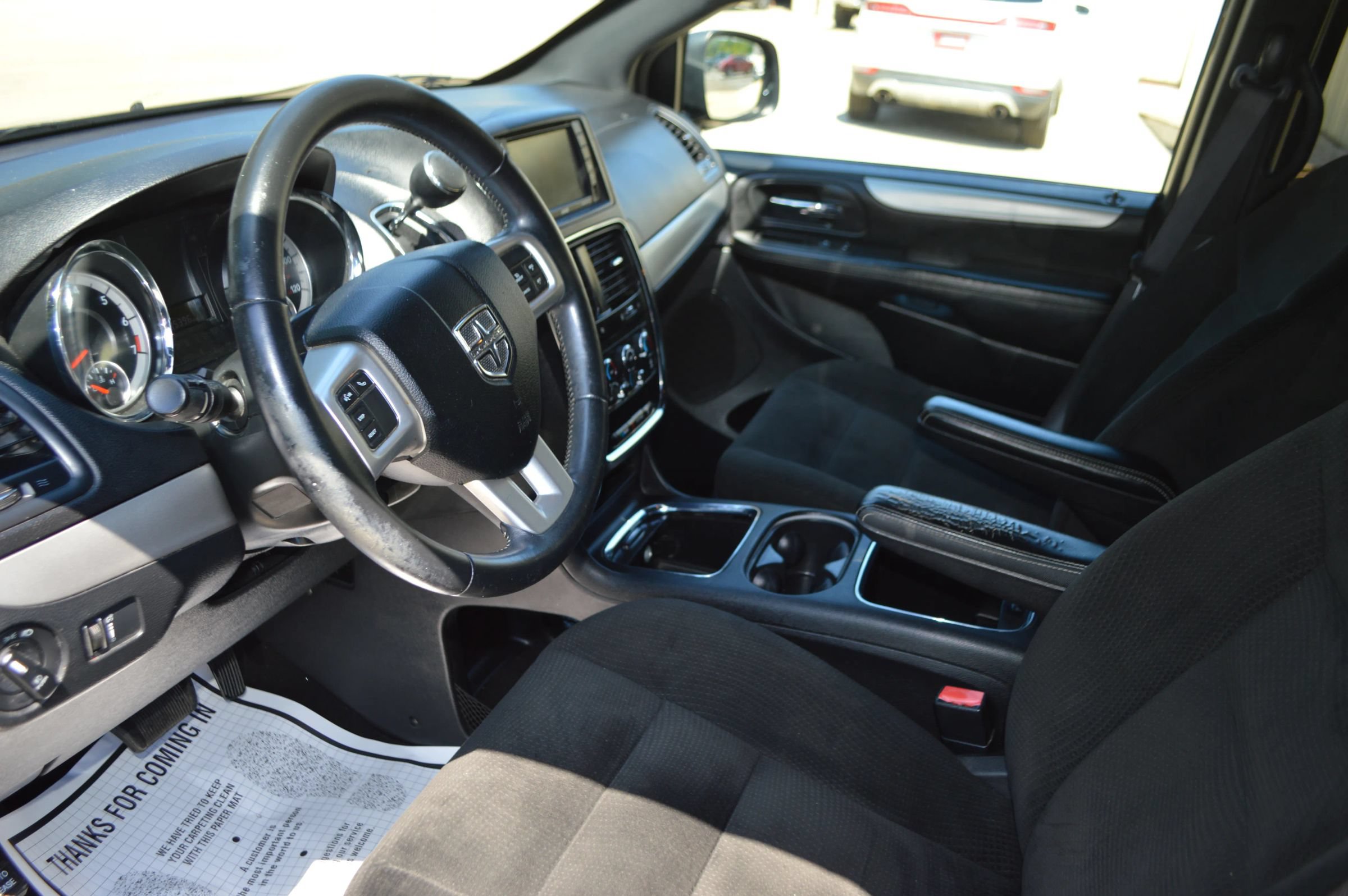 Used 2016 Dodge Grand Caravan SXT w/ UConnect Hands-Free Group FWD image 13