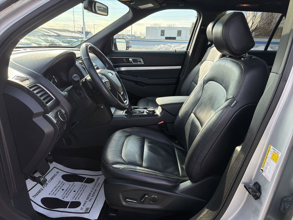 Used 2017 Ford Explorer XLT w/ Equipment Group 202A image 18