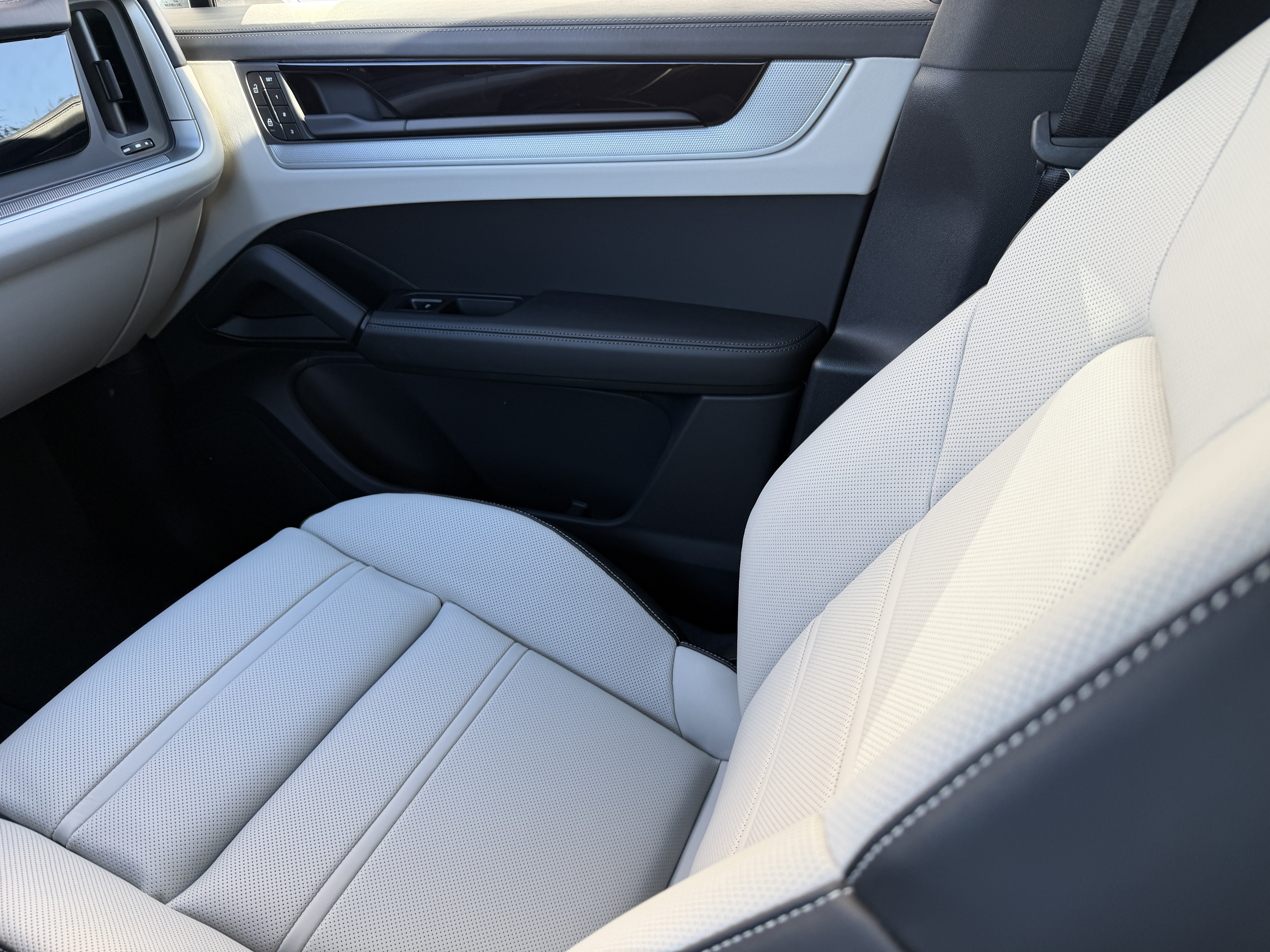 New 2026 Porsche Cayenne AWD/4WD image 18