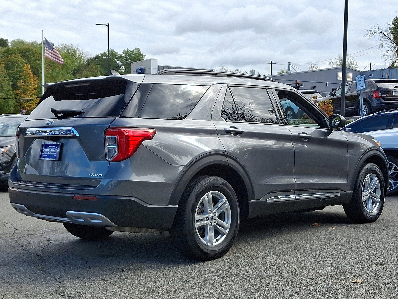 Certified 2022 Ford Explorer XLT w/ Equipment Group 202A image 11