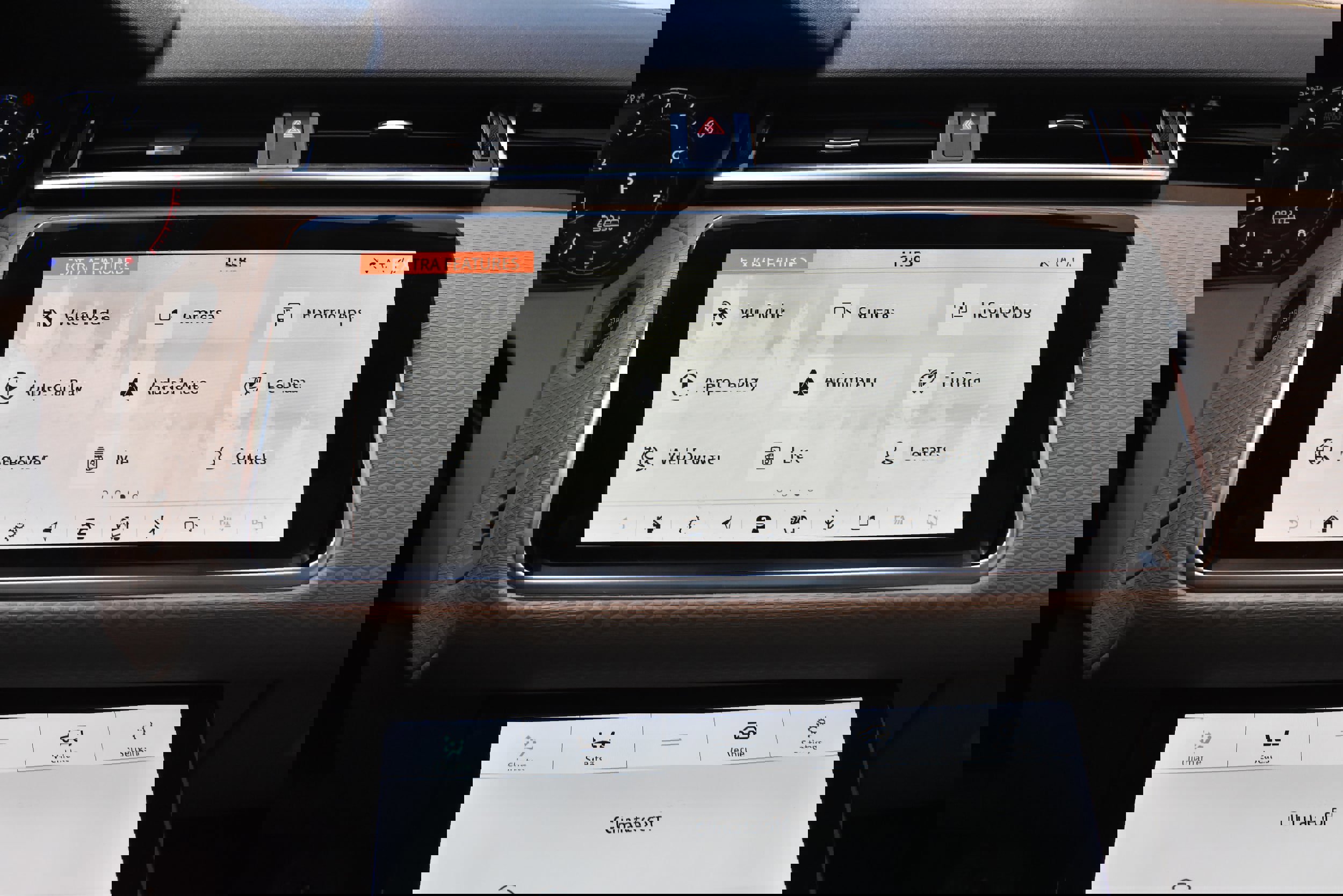 Used 2019 Land Rover Range Rover Velar R-Dynamic SE AWD/4WD image 37