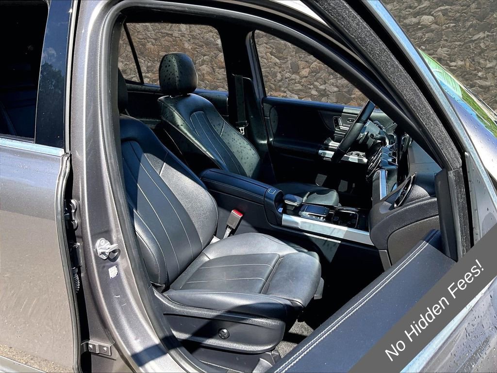 Used 2021 Mercedes-Benz GLB 250 4MATIC w/ Premium Package image 7