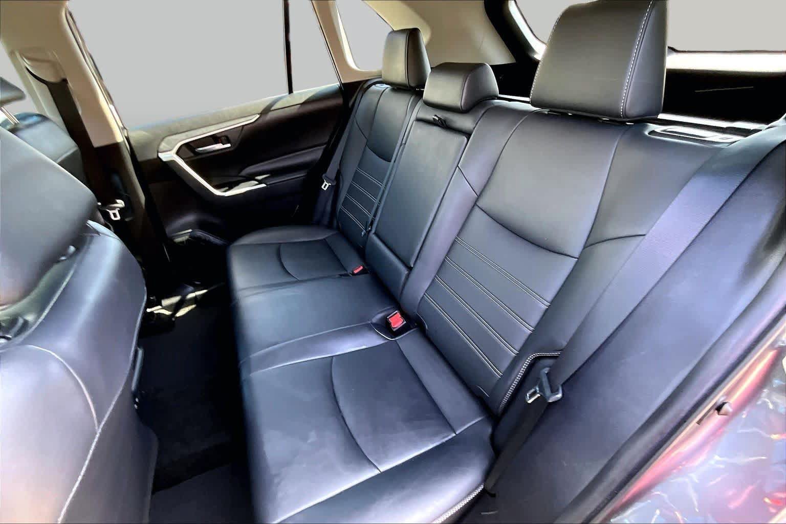 Used 2019 Toyota RAV4 XLE Premium FWD image 21