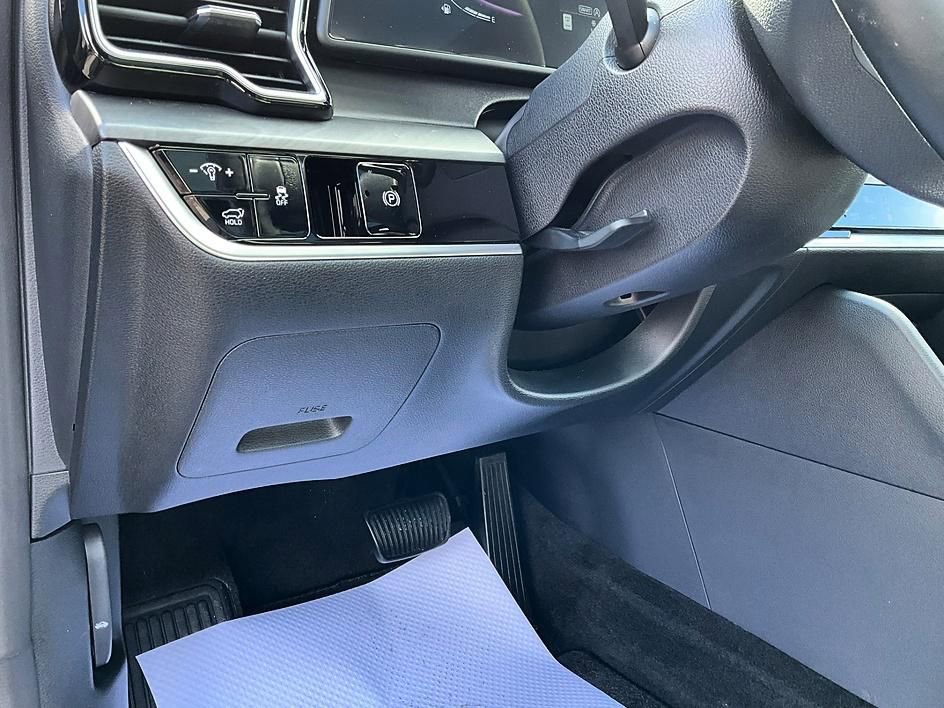 Used 2025 Kia Sportage X-Line w/ Premium Package image 17