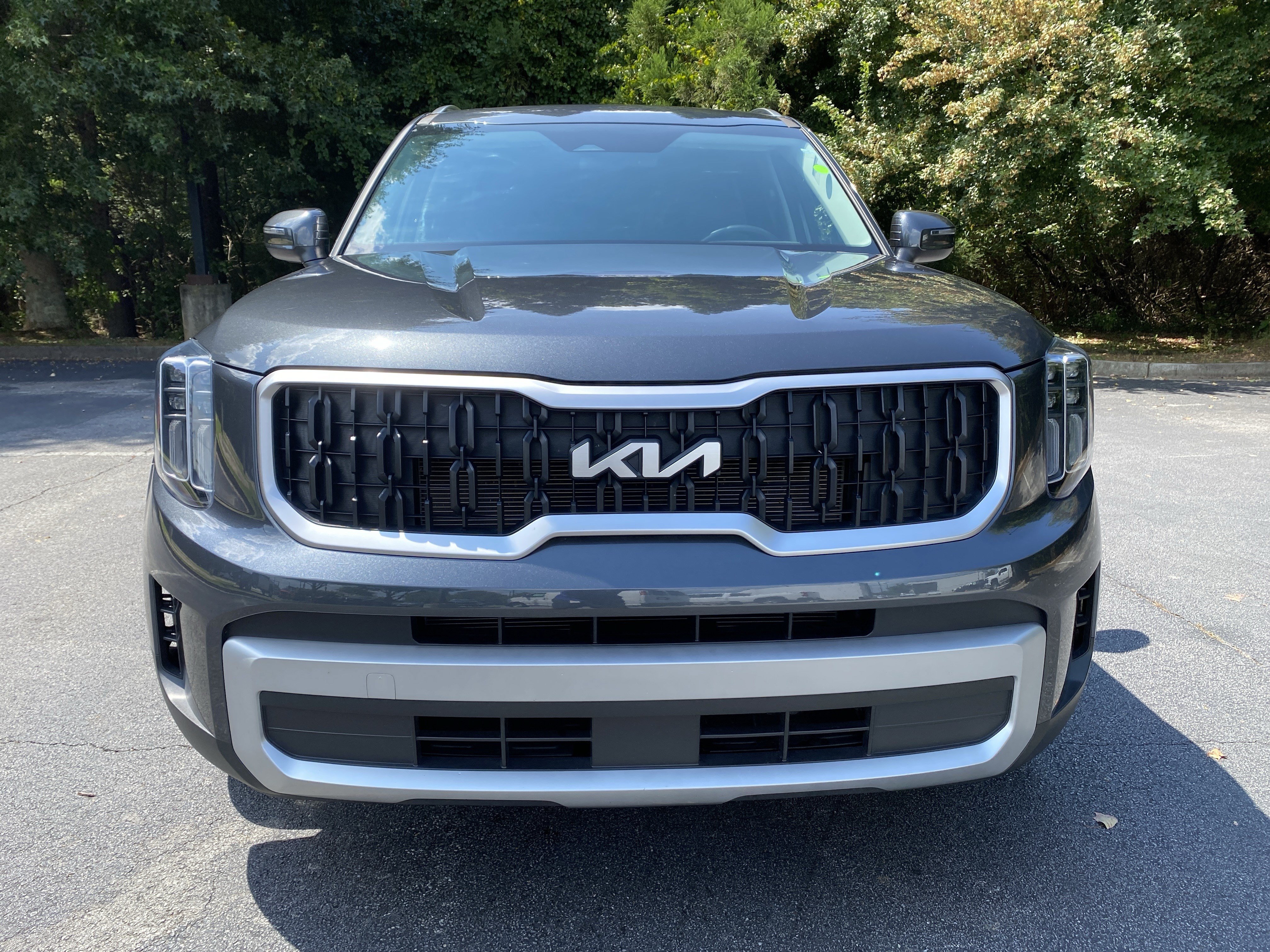 Used 2024 Kia Telluride EX w/ EX Captain's Chair Package FWD image 3