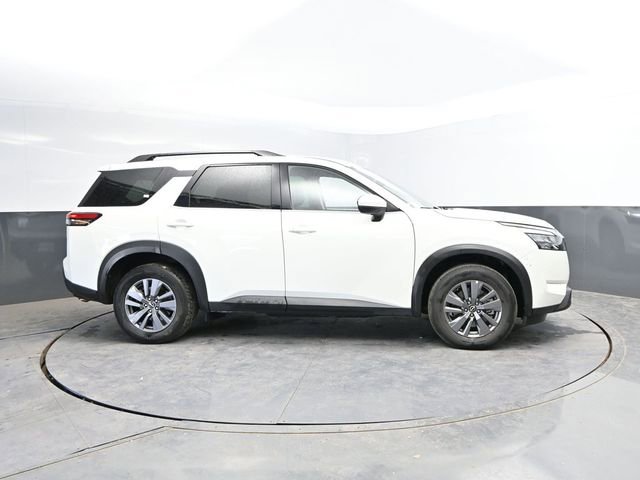 Used 2025 Nissan Pathfinder SV AWD/4WD image 11
