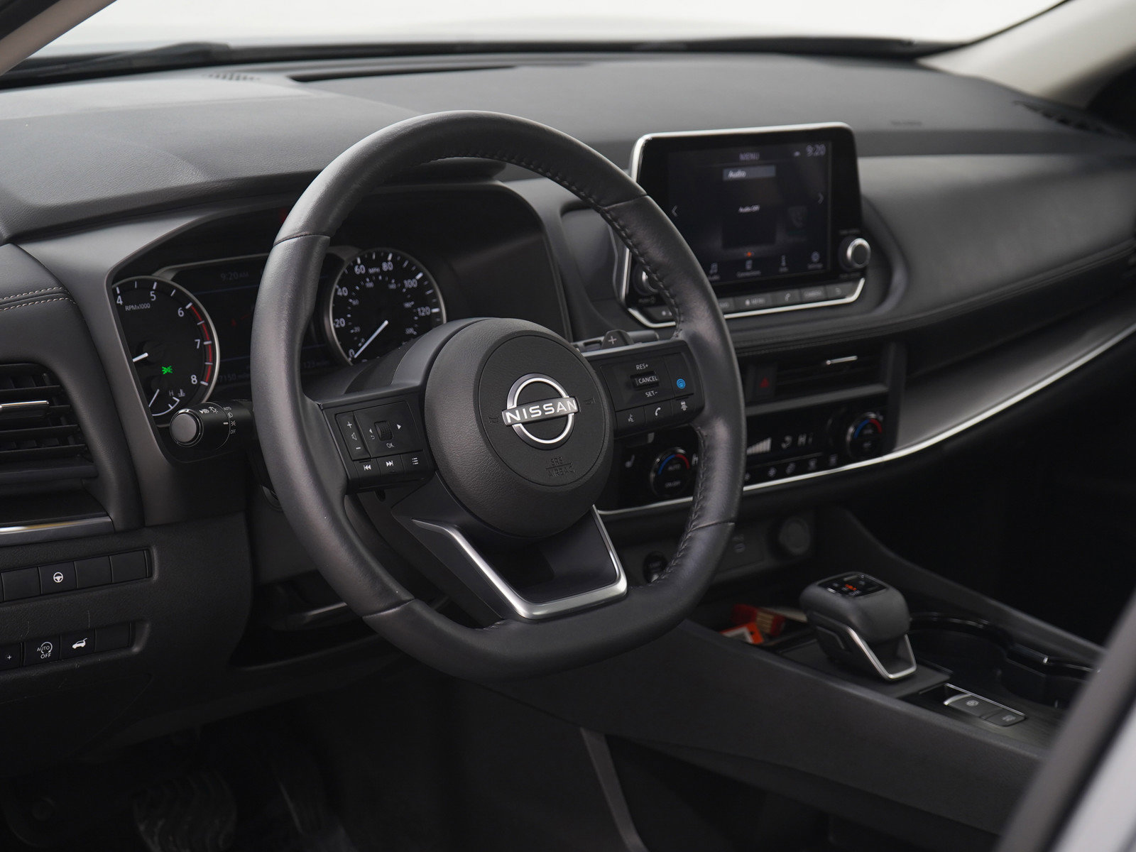 Used 2024 Nissan Rogue SV w/ SV Premium Package image 24