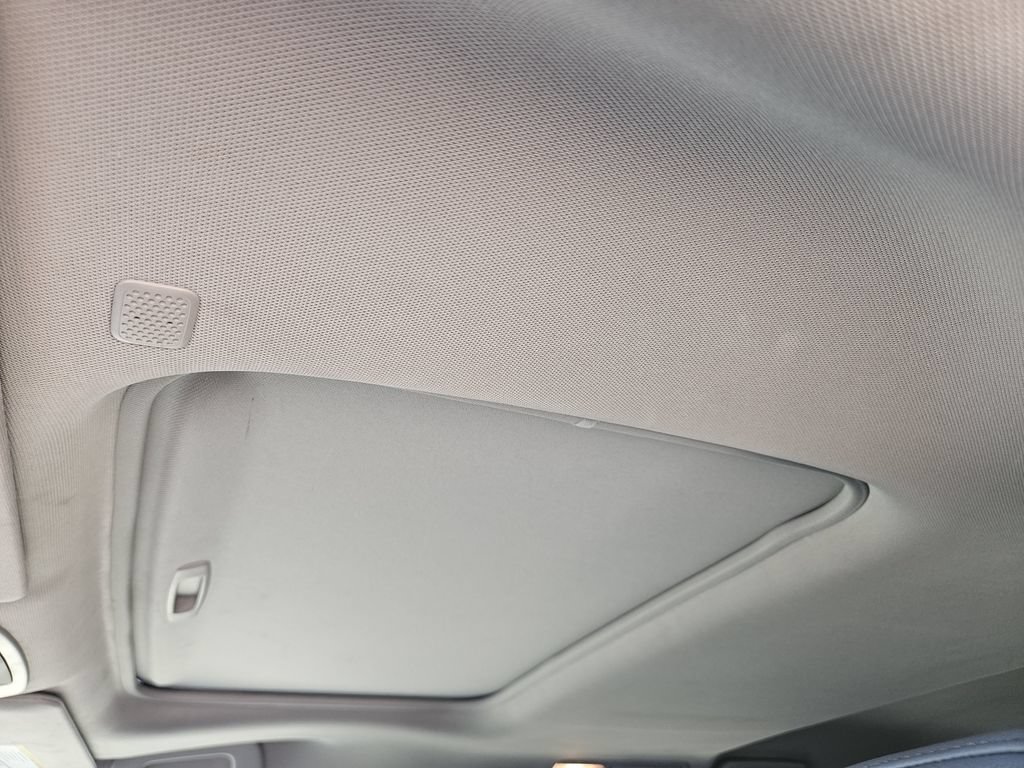 Used 2024 Toyota Sienna XLE FWD image 26