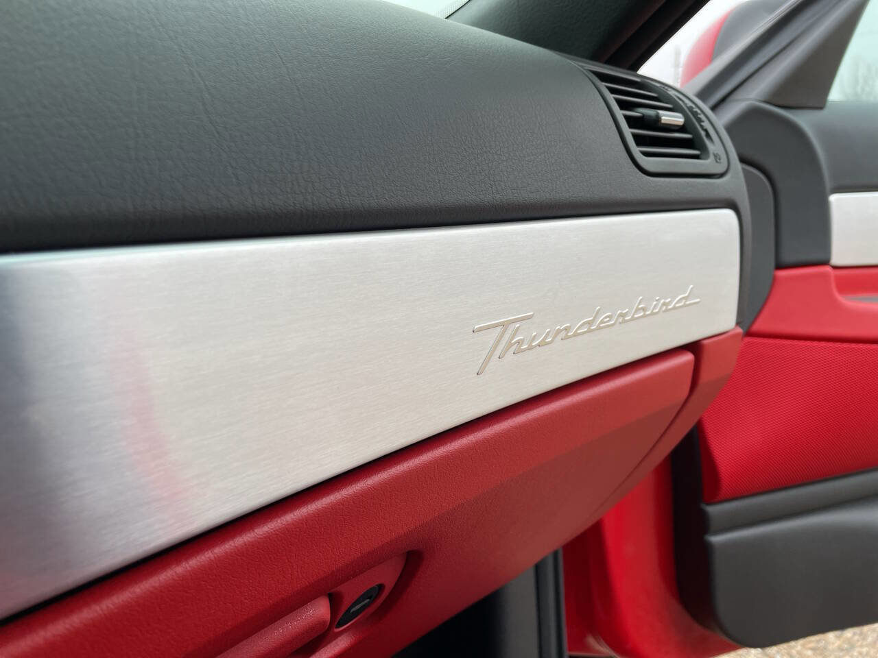 Used 2002 Ford Thunderbird Deluxe image 39