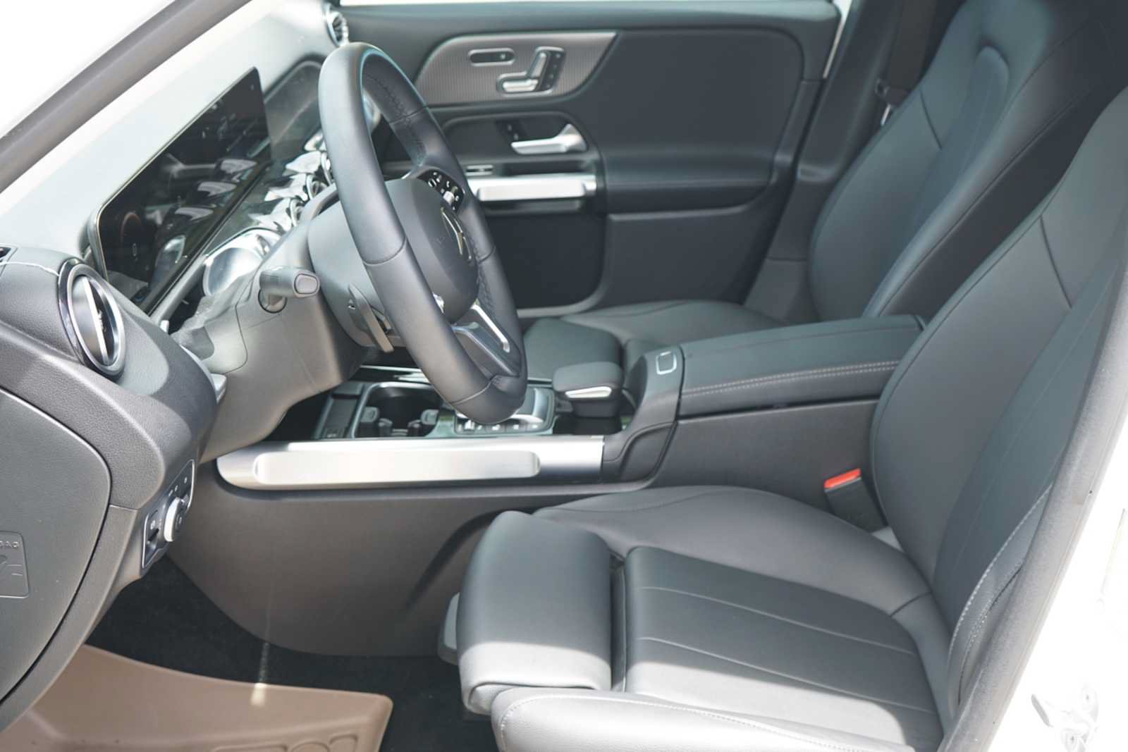 Used 2023 Mercedes-Benz EQB 300 4MATIC image 9