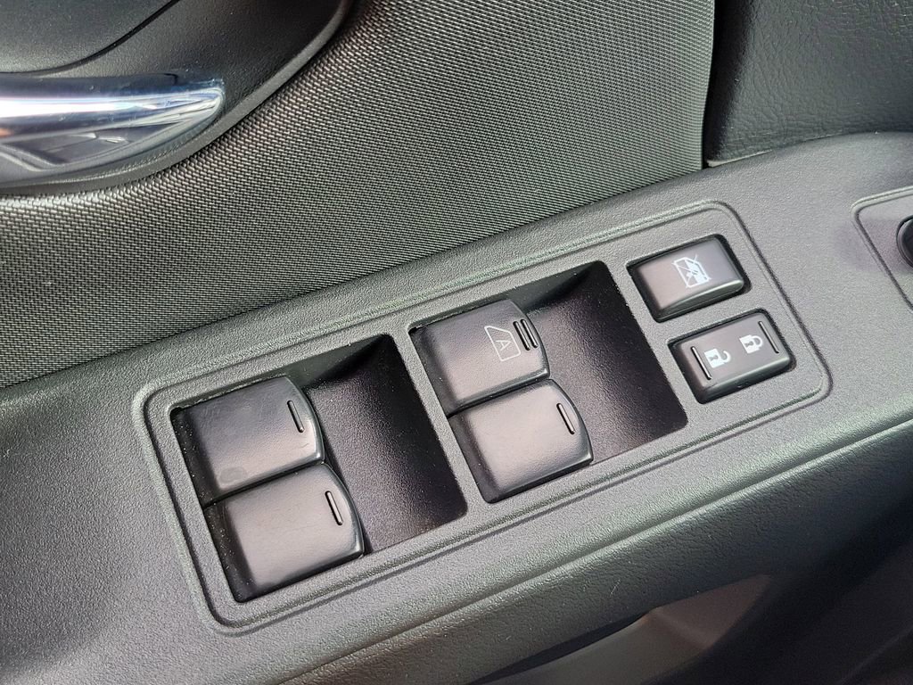 Used 2023 Nissan Frontier SV w/ SV Convenience Package image 16