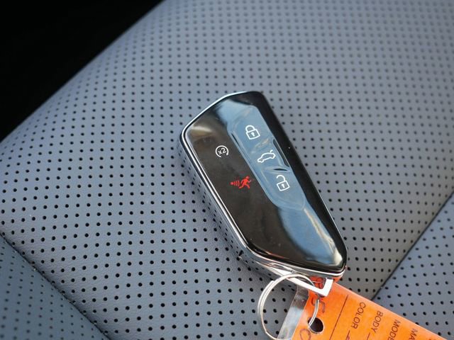 Used 2025 Volkswagen Tiguan SE image 35