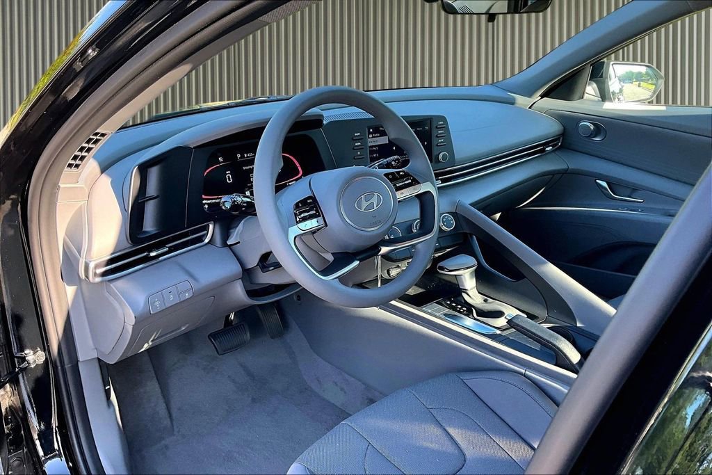 New 2026 Hyundai Elantra SE FWD image 7