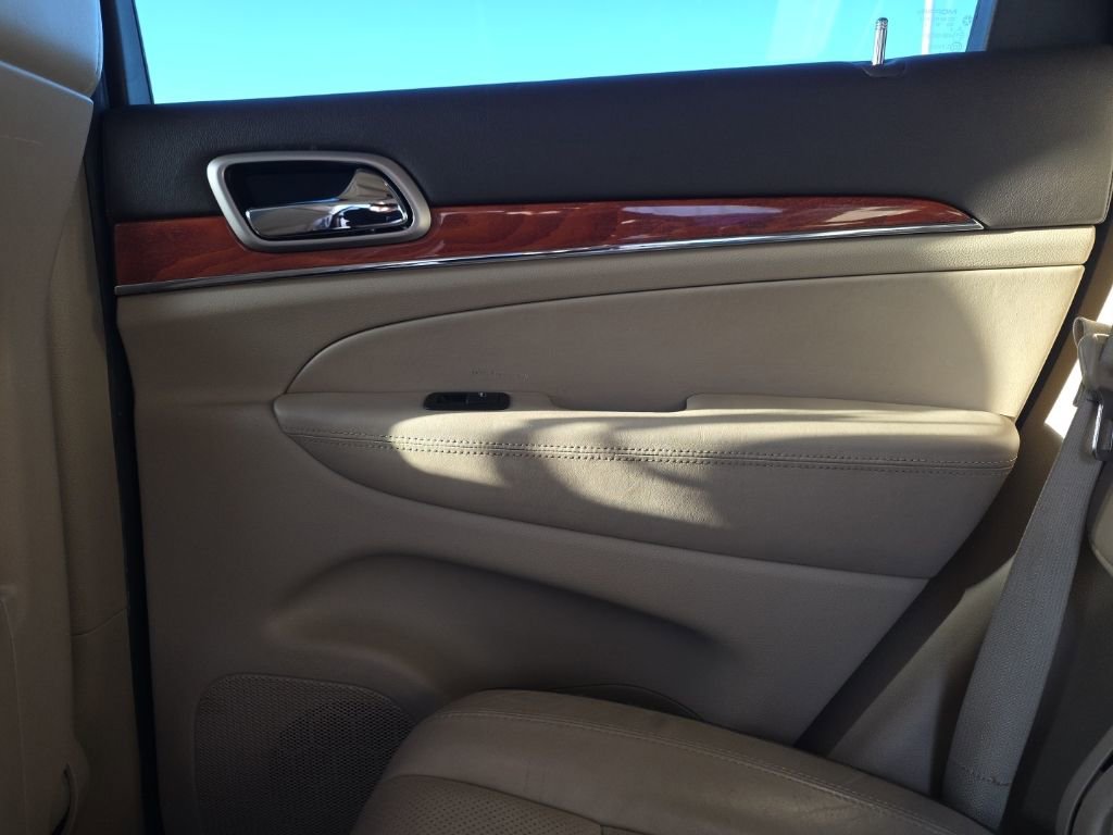 Used 2012 Jeep Grand Cherokee Overland image 11