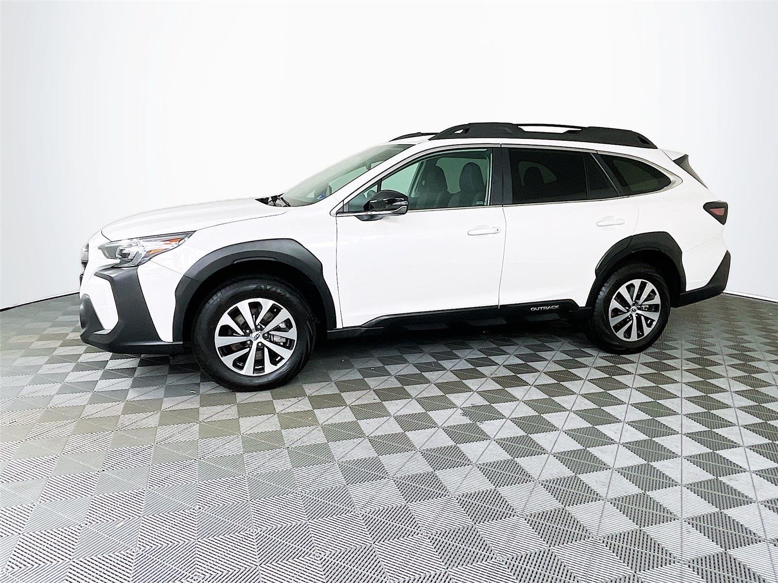 Certified 2025 Subaru Outback Premium AWD/4WD image 4