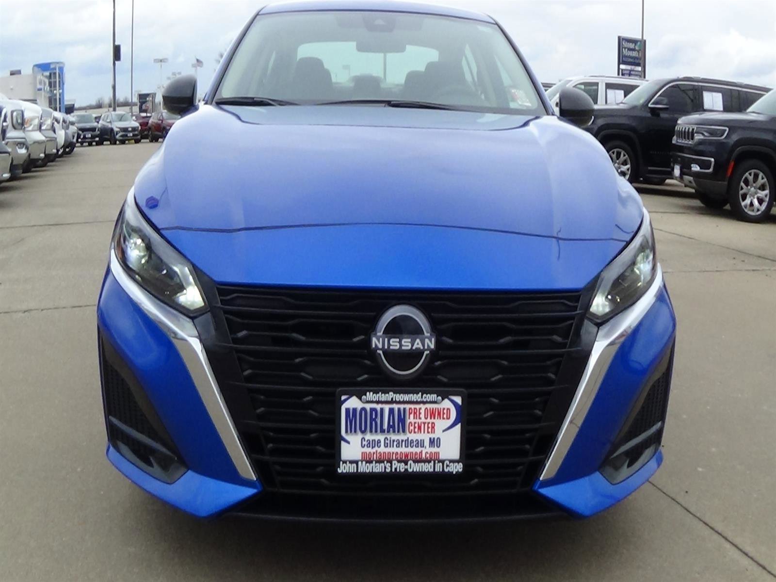 Used 2025 Nissan Altima 2.5 SV FWD image 3