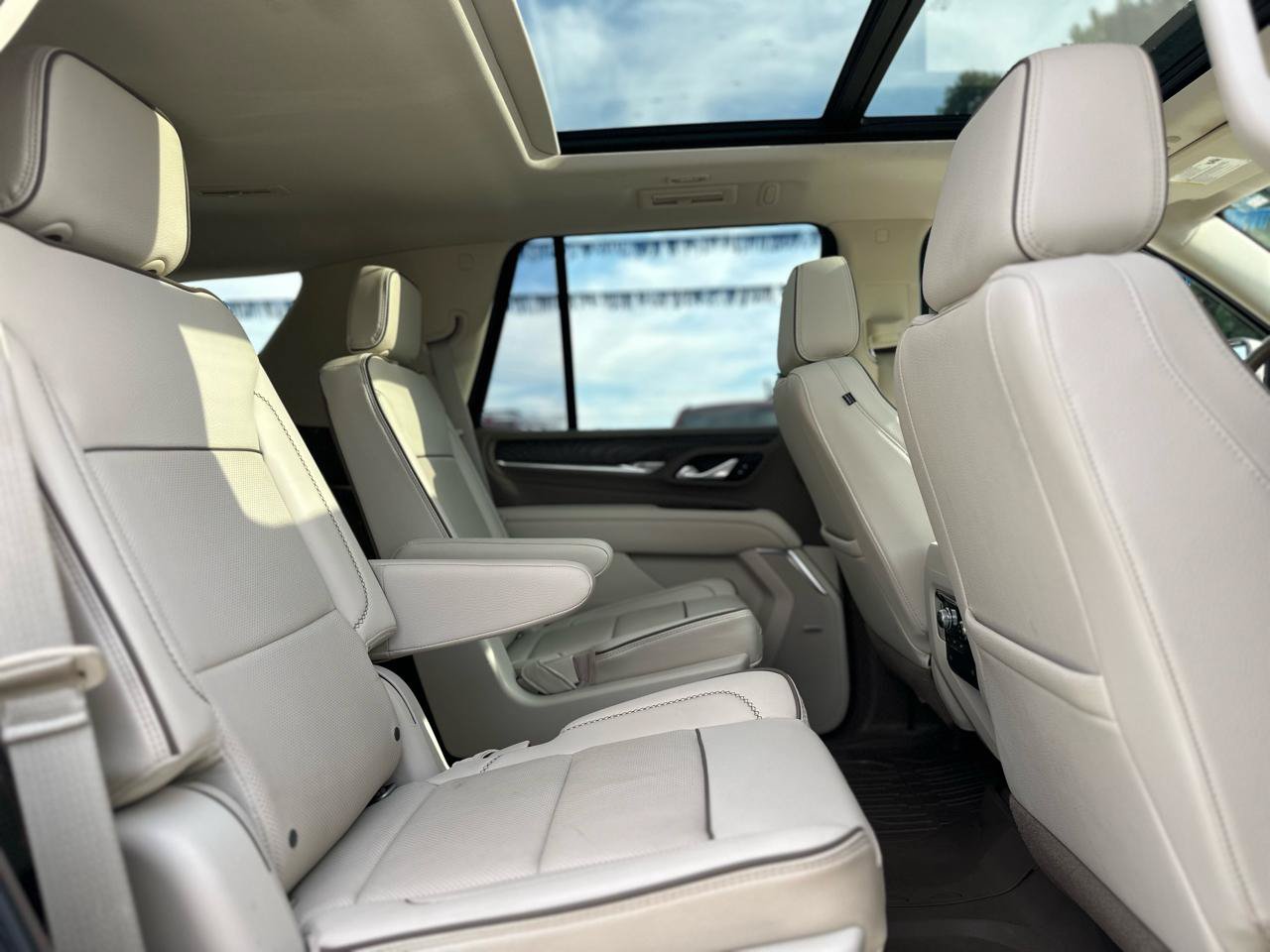 Used 2021 GMC Yukon Denali w/ Advanced Technology Package RWD image 17