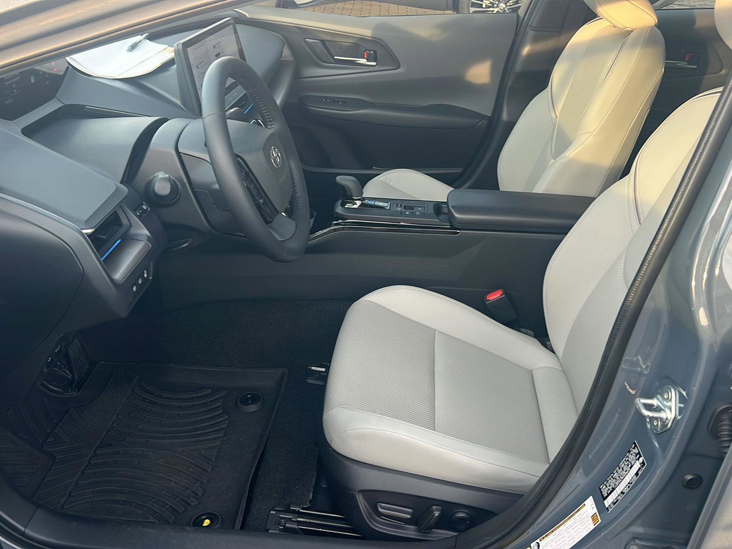 Used 2024 Toyota Prius Limited FWD image 10