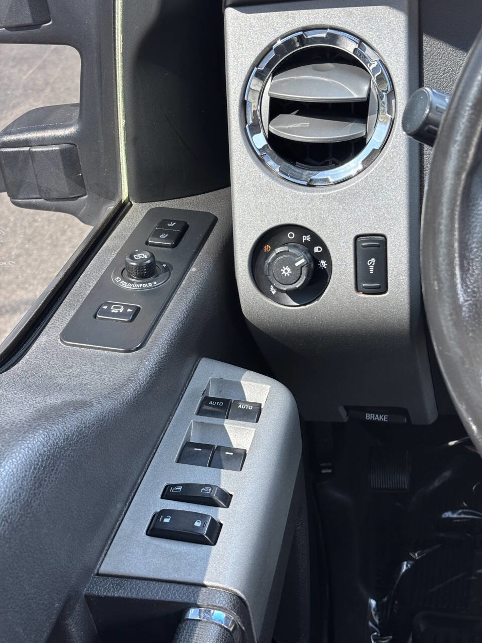 Used 2015 Ford F350 Lariat w/ Lariat Chrome Package image 25