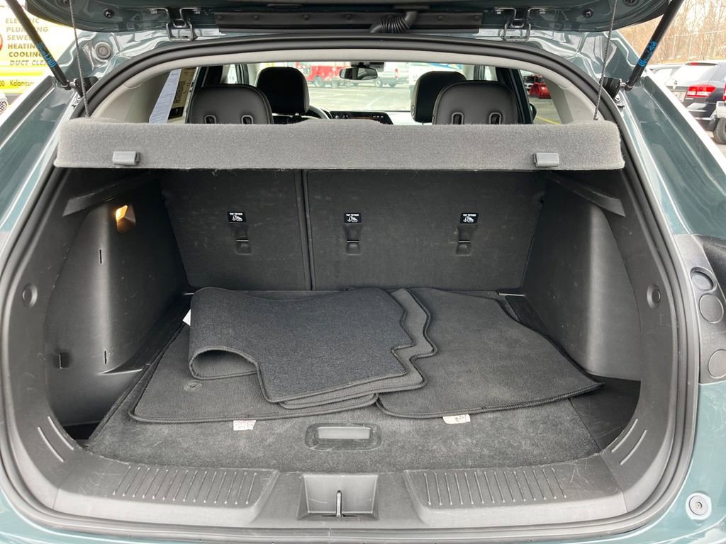 Used 2025 Chevrolet Trax LT FWD image 21