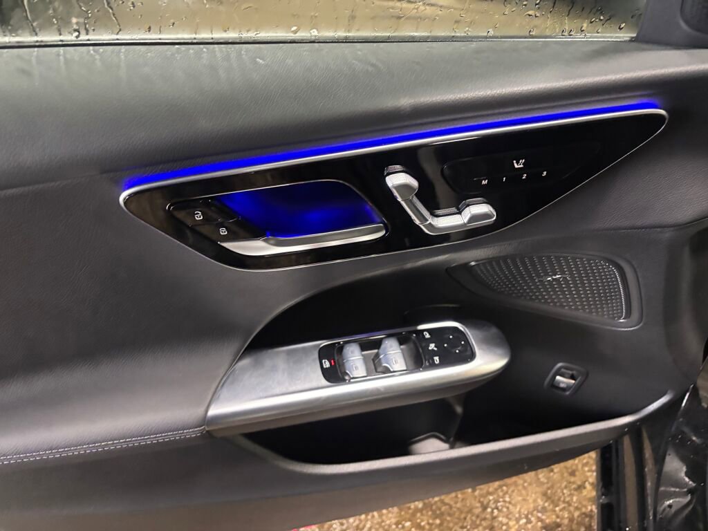 New 2026 Mercedes-Benz GLC 300 4MATIC image 9