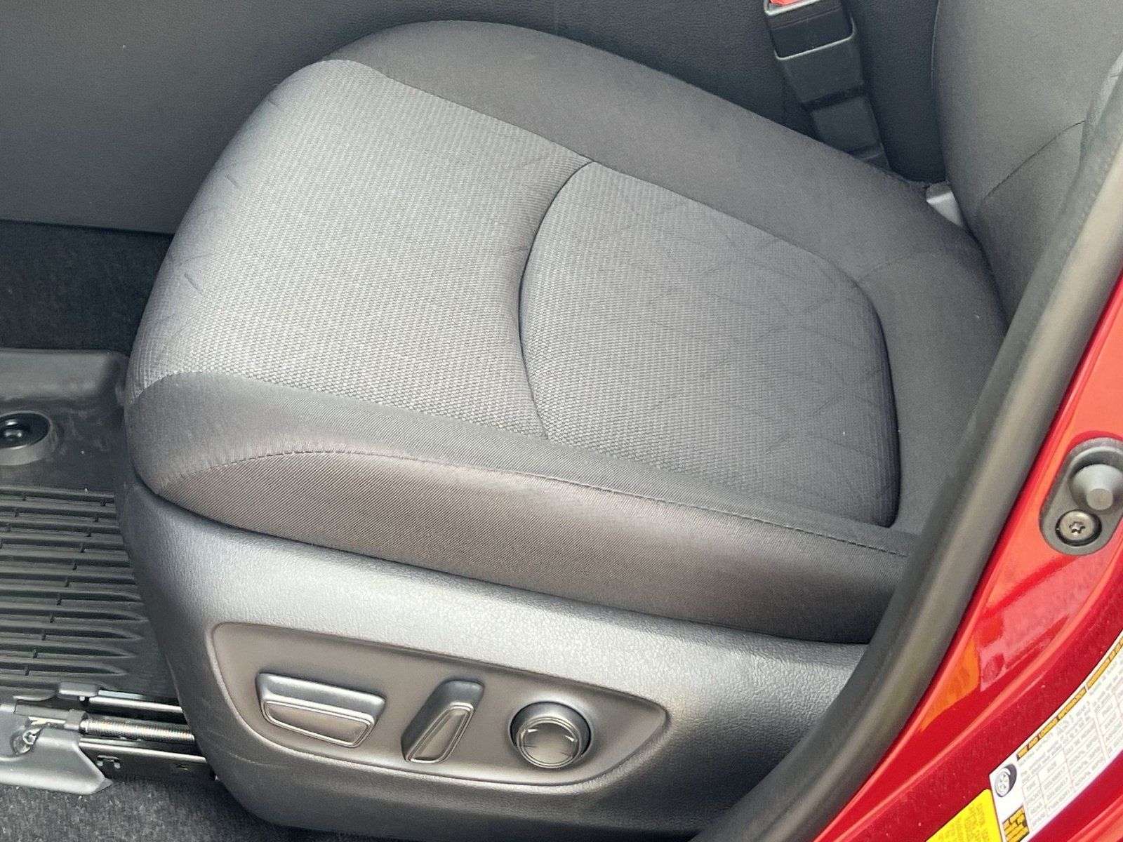 Used 2025 Toyota RAV4 XLE AWD/4WD image 13