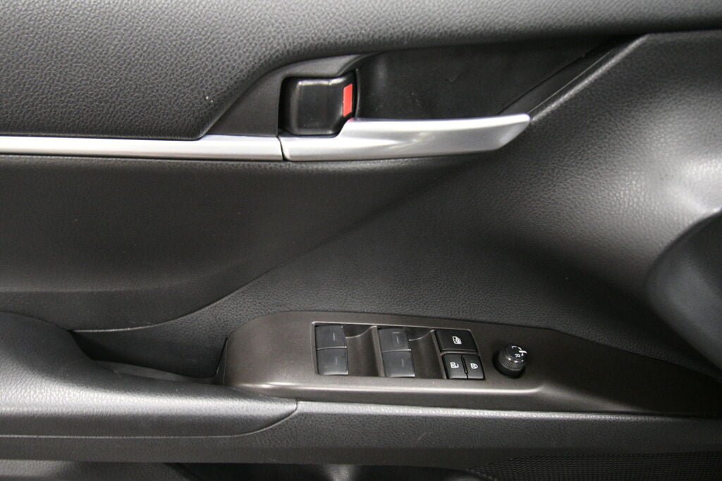 Used 2023 Toyota Camry SE FWD image 11