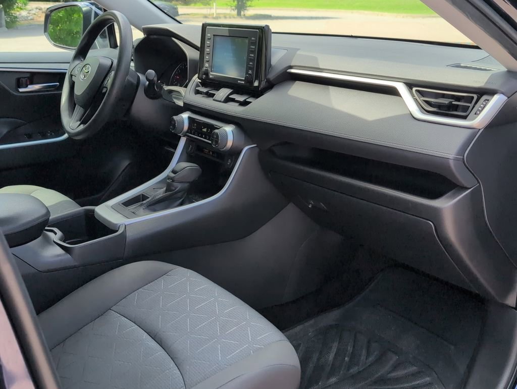 Used 2022 Toyota RAV4 XLE FWD image 28