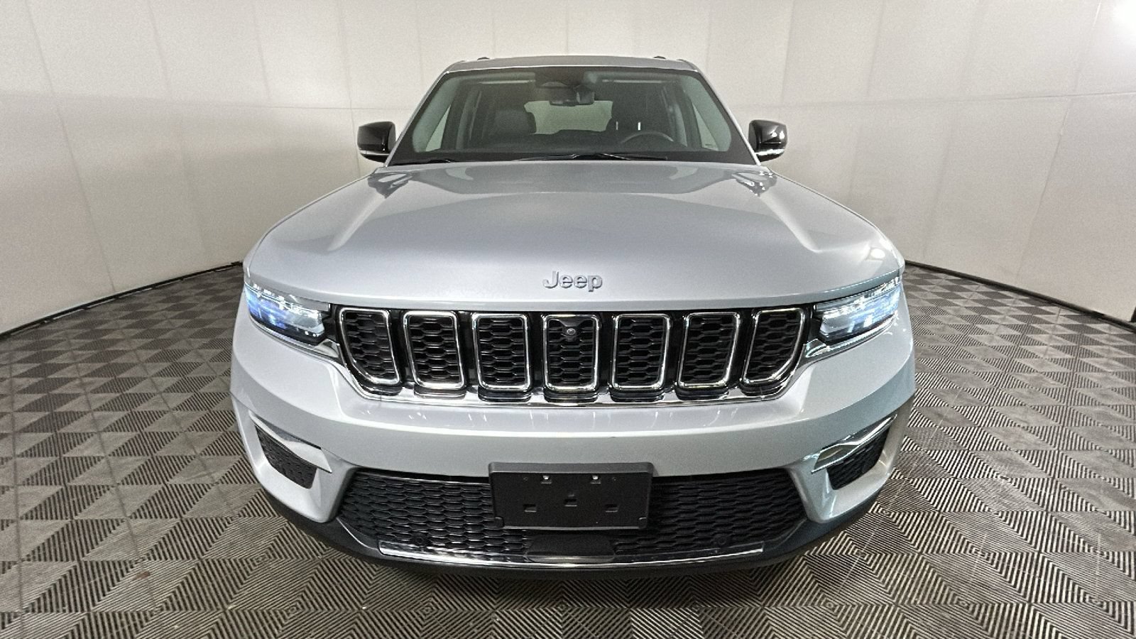 Used 2023 Jeep Grand Cherokee 4WD 4xe w/ Luxury Tech Group II image 9